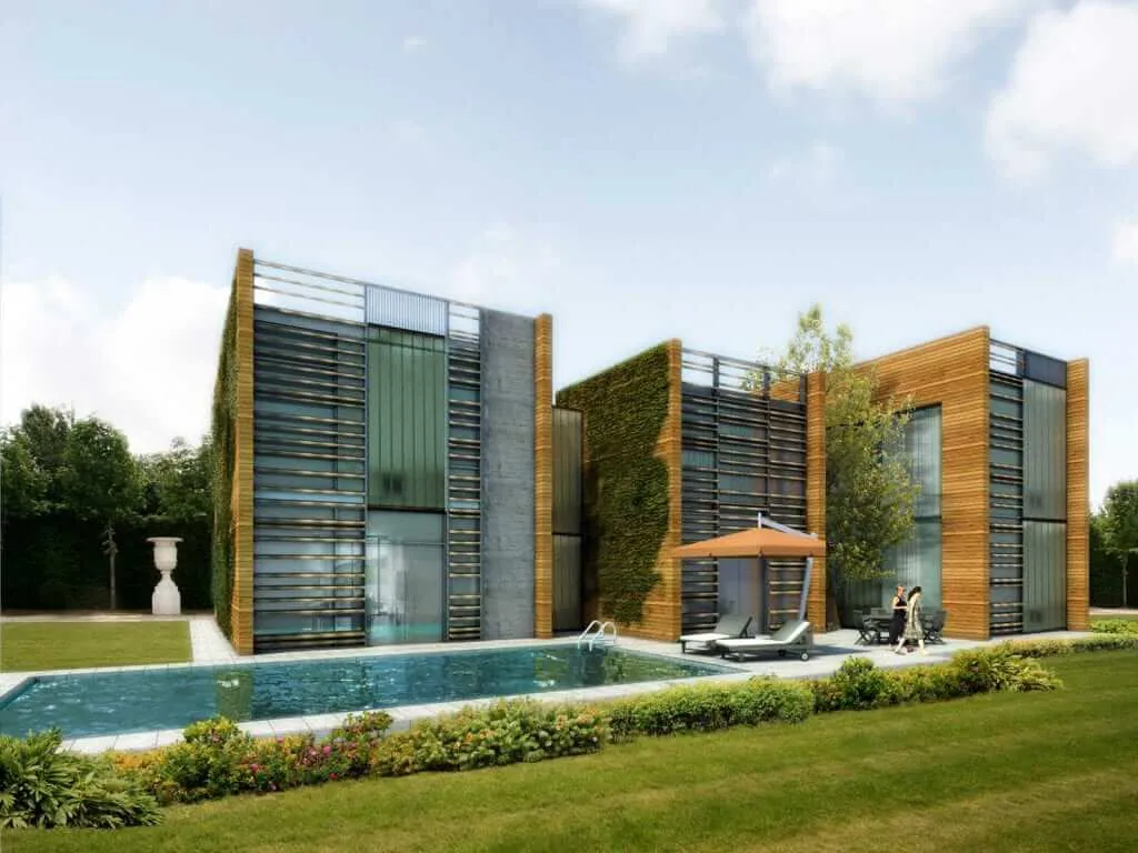 Özel yüzme havuzu, ahşap cephe kaplamaları, geniş cam yüzeyleri ve dikey güneş kırıcıları bulunan modern lüks villa